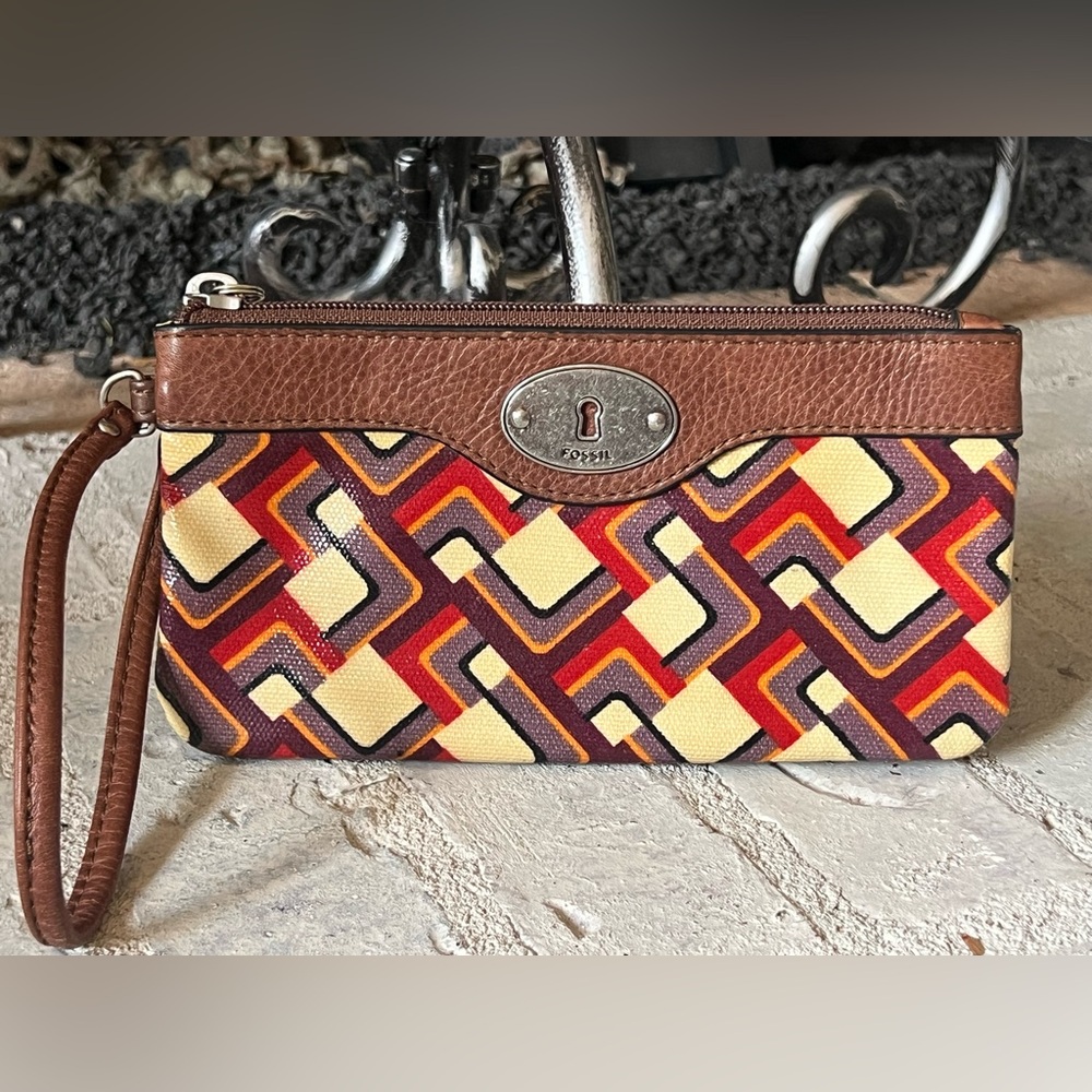 Fossil Key-Per Geometric Pattern Wristlet